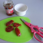 Cortamos los tomates en trocitos