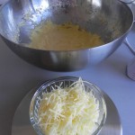 pesamos y añadimos el queso emmental