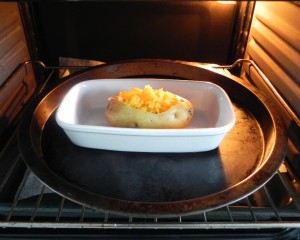Lo metemos al horno hasta que el queso se funda y el huevo cuaje un poco