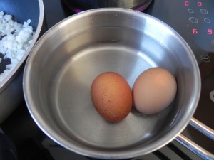 Ponemos a cocer los huevos