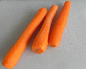 Pelamos las zanahorias