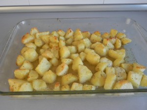 Una vez doradas, sacamos las patatas al romero del horno