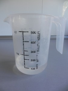 Medimos los 100 ml. de agua