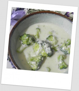 Sopa cremosa de brócoli y queso