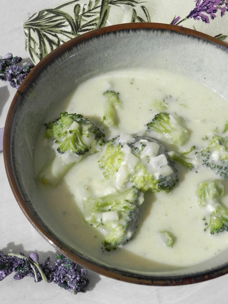 Sopa cremosa de brócoli y queso