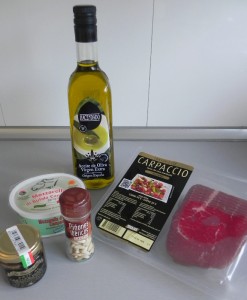Ingredientes timbal de burrata y carpaccio con vinagreta de trufa blanca