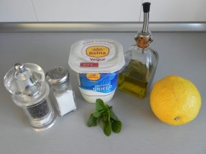 Ingredientes salsa de yogurt y menta